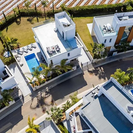 By The - Aura * プロタラス