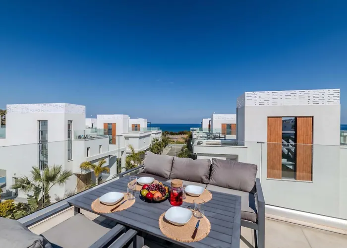 By The - Aura ヴィラ *