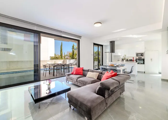 ヴィラ By The - Aura *