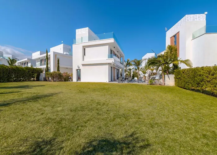 ヴィラ By The - Aura *