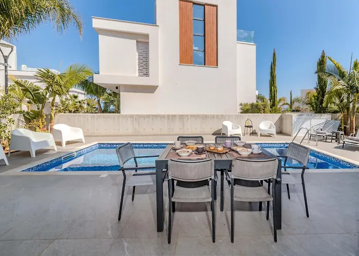 ヴィラ By The - Aura *