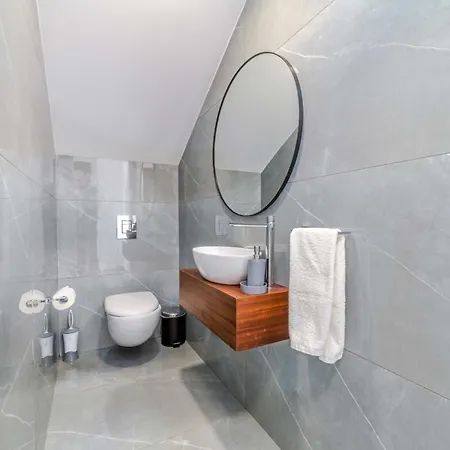 By The - Aura 빌라