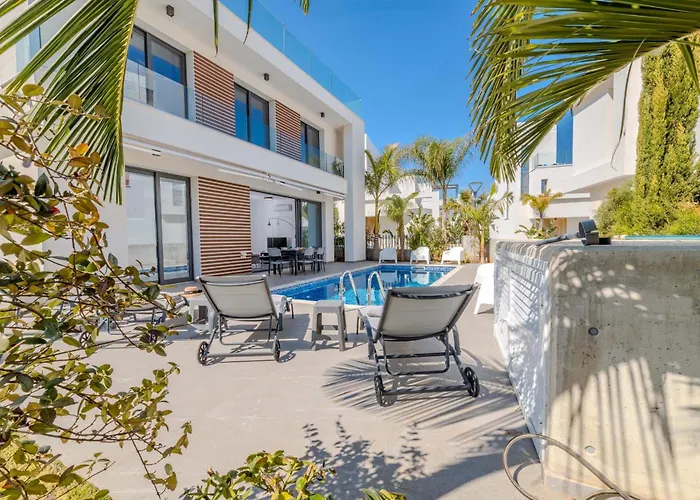 By The - Aura Vilă *